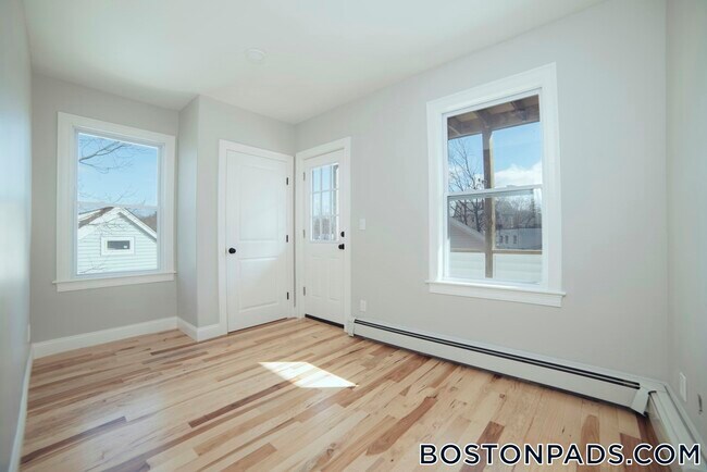 Building Photo - 10 Duffley Ct
