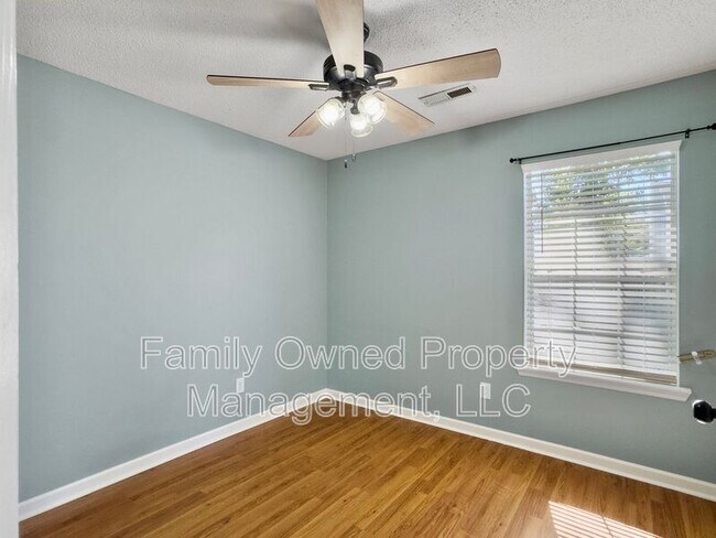 Building Photo - 145 Wilton St