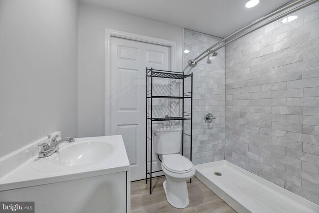 Building Photo - 8008 Hubble Dr