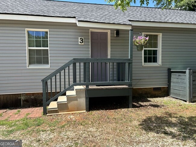 Primary Photo - 219 W Oak St
