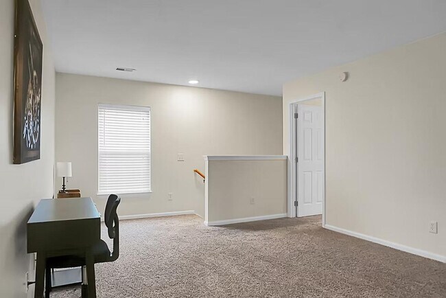 Building Photo - 124 Larkspur Dr