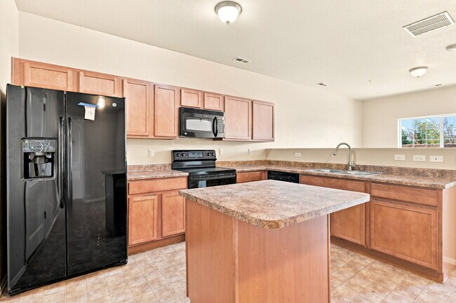 Building Photo - $1,895.95- 3-bed, 2.5-bath townhome in Colorado Springs!