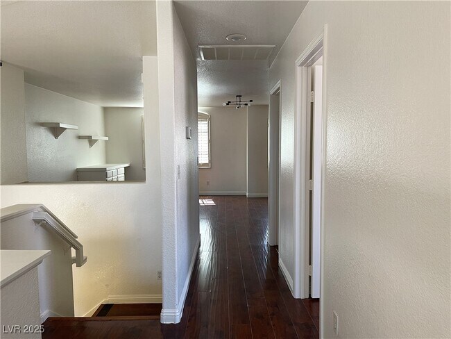Building Photo - 4364 Mesa Hill Dr