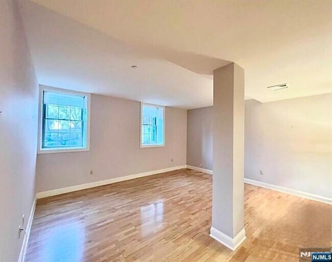 Building Photo - 3104 Rio Vista Dr