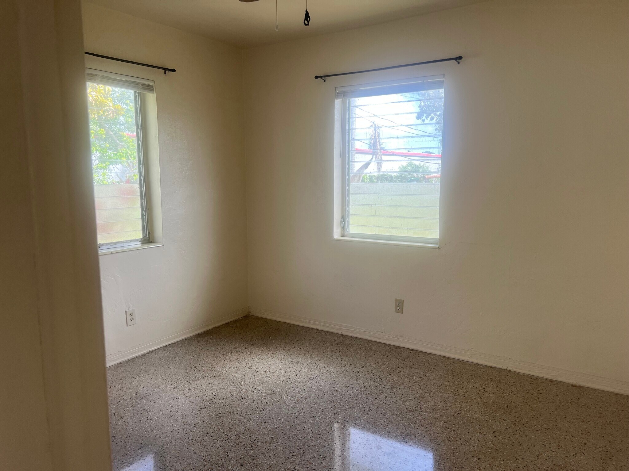 Building Photo - 505 NE 150th St