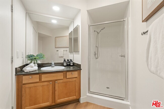 Building Photo - 1222 S Westgate Ave