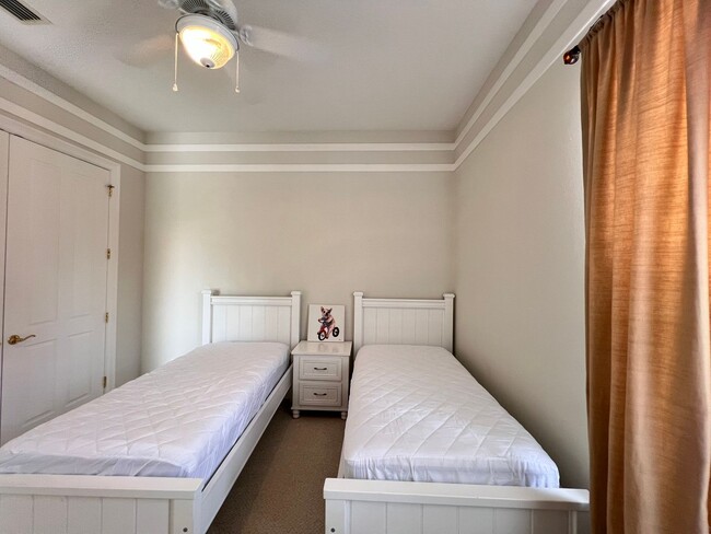 Building Photo - GORGEOUS SINGLE FAMILY HOME - PROPERTY  FU...