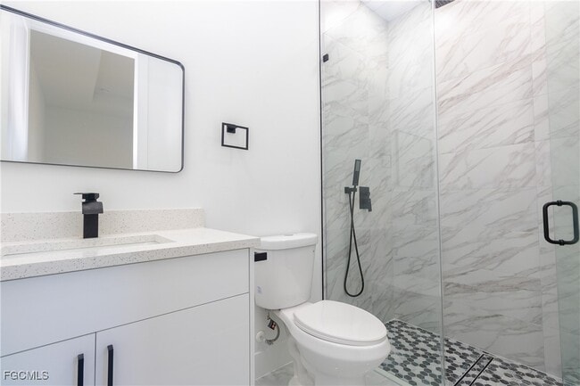 Building Photo - 843 Duplex St E