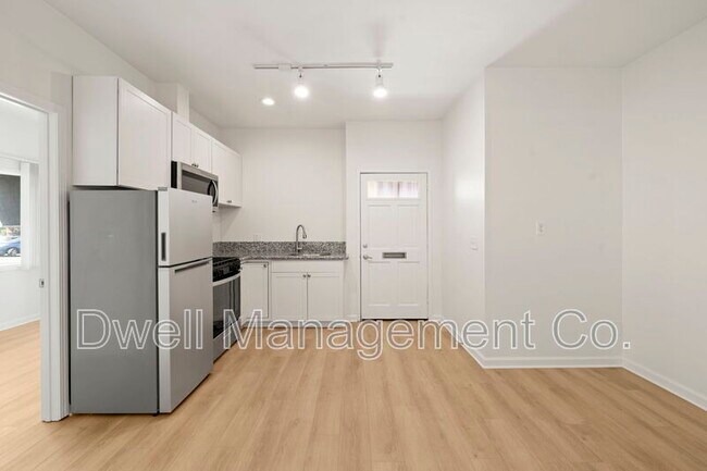 Building Photo - 8451 La Mesa Blvd