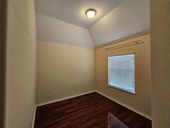 Building Photo - 9610 Knights Station Dr