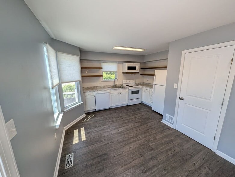 Building Photo - 15300 Gunsmith Terrace