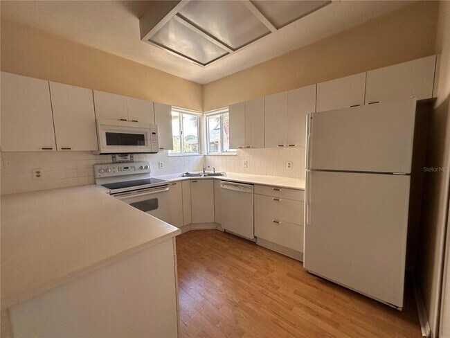 Building Photo - 35 Magnolia Ave