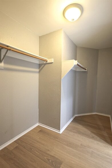 Building Photo - 815 Valleycreek Rd