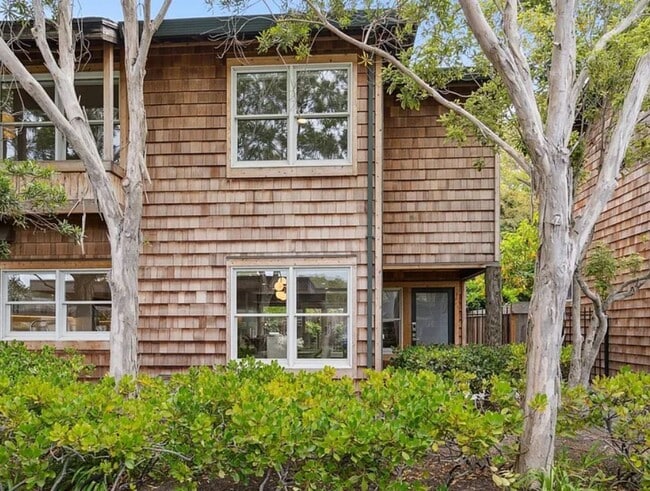 Building Photo - 641 Centre Ct