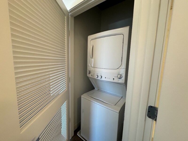 Building Photo - 1001 W Chicago Ave