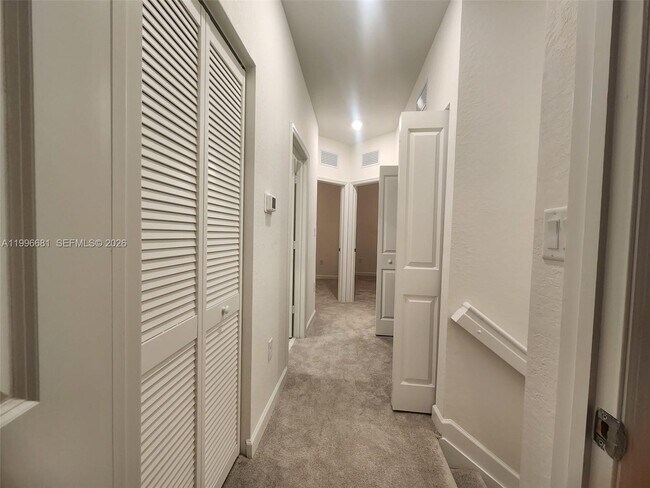 Building Photo - 2429 SE 28th Dr