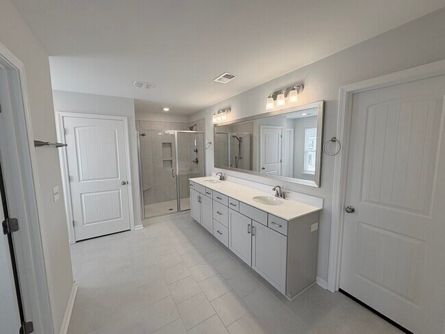 Building Photo - 153 Brockway Dr
