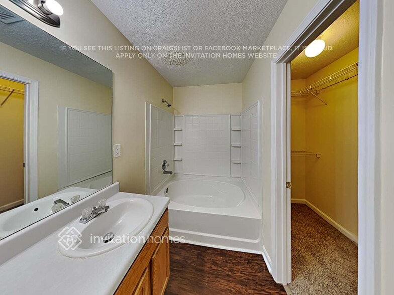 Building Photo - 204 Tulane Dr