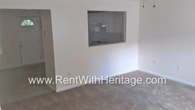 Building Photo - Awesome 3bd/ 2ba Townhome, Super Spacious,...