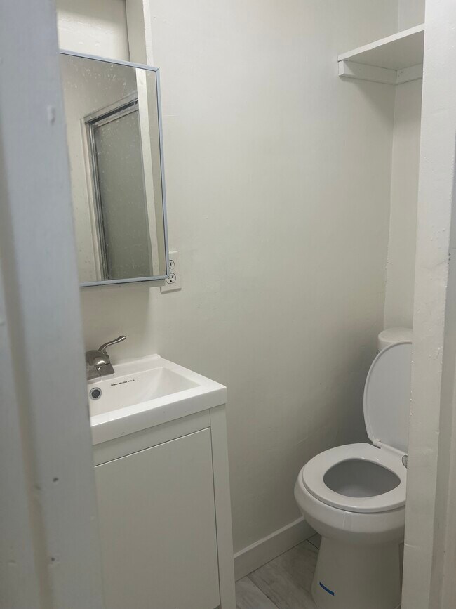 Building Photo - 3853 Bentley Ave