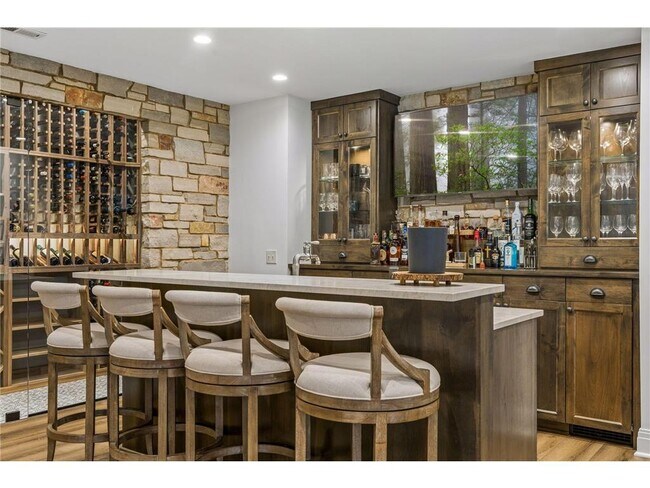 Building Photo - 15700 Portico Dr