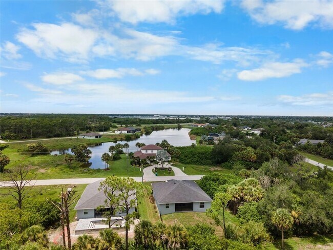 Building Photo - 315 Sweetwater Dr