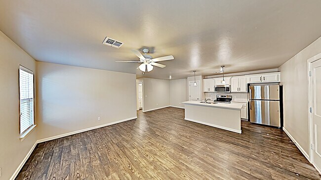 Building Photo - Great 3 Bedroom 2 Bath Duplex Near Tinker AFB