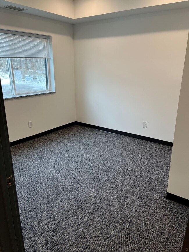 Building Photo - 1922 Wilson Ave