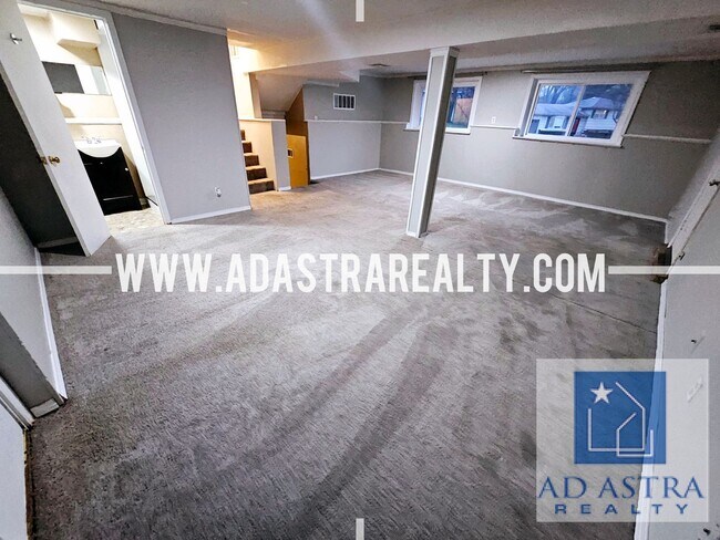 Building Photo - Open 3 Bed 2 Bath Home KCMO!!-Available NOW!!