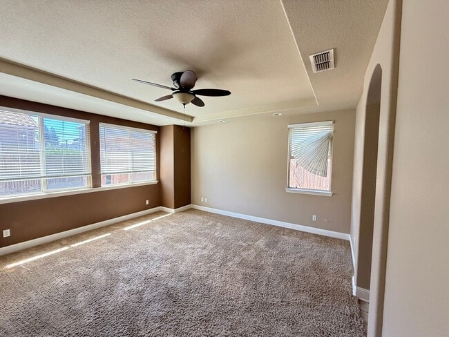 Building Photo - 2212 Maloney Dr