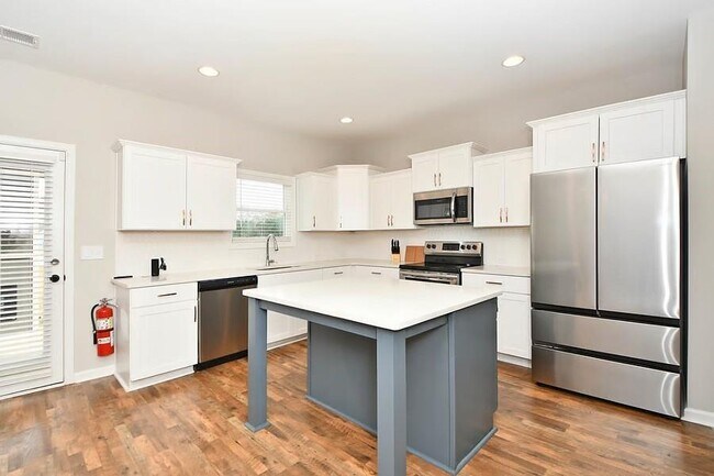 Building Photo - 208 Arrowwood Dr