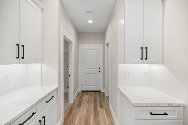 Building Photo - 109 Spruce St