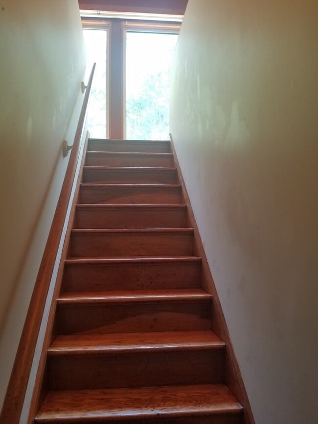 Building Photo - Single Family Home within walking distance to Quinnipiac