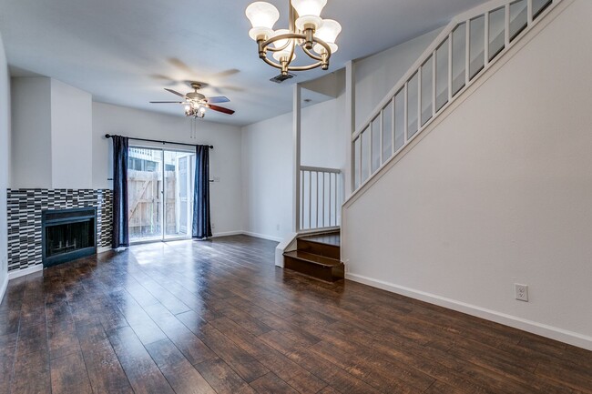 Building Photo - UPDATED 2-BEDROOM TOWNHOME AT NORTH PARK T...