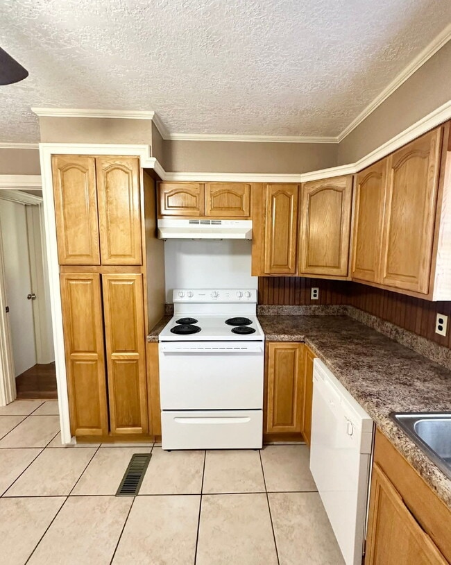 Building Photo - 244 S Hollis Ave