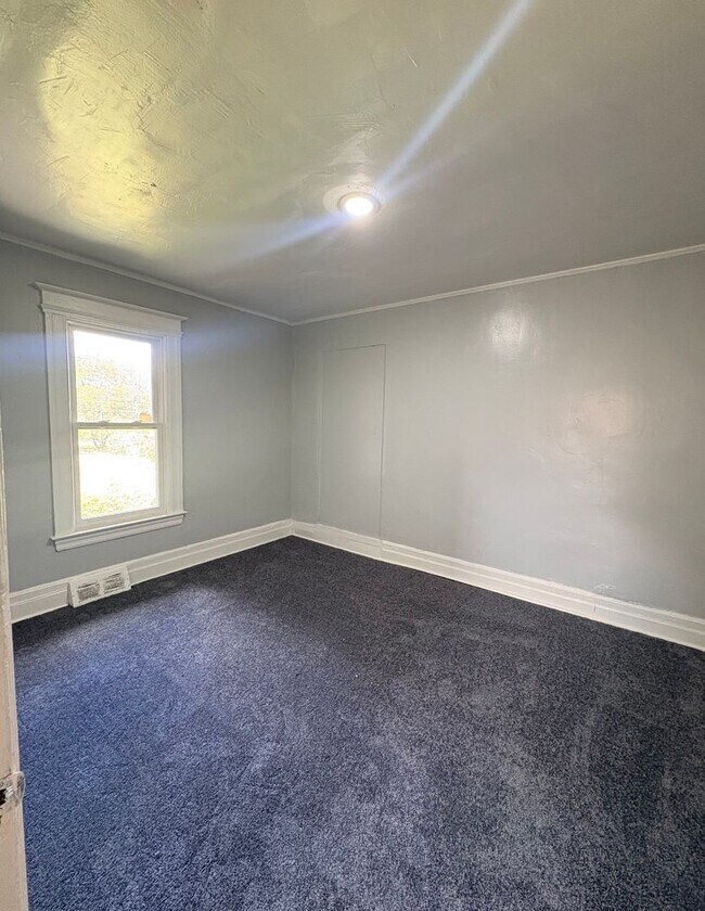 Building Photo - 668 Pingree St
