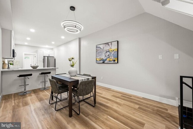 Building Photo - 5113 W Thompson St