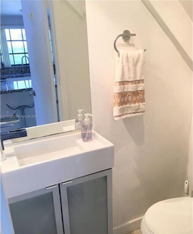 Building Photo - 1990 Brickell Ave