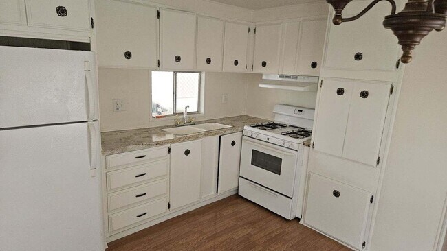 Building Photo - 334 N 83rd St