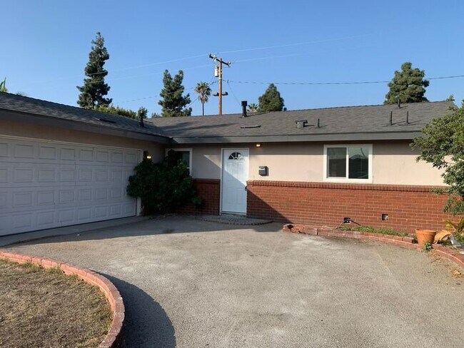 Building Photo - FANTASTIC 4BD 2BA HOUSE FOR LEASE ON CUL D...
