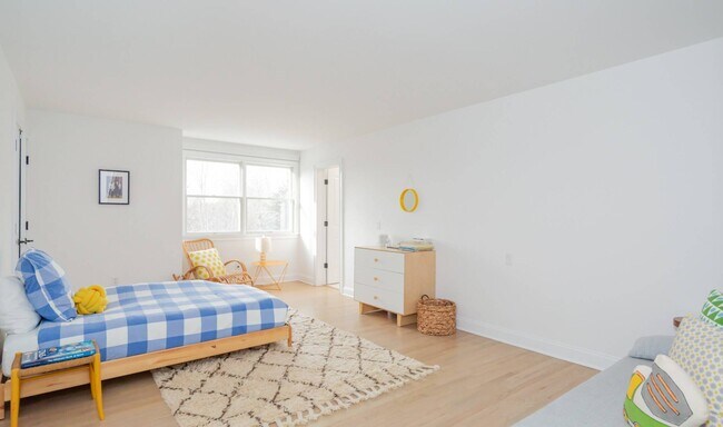 Building Photo - 15 S Hill St