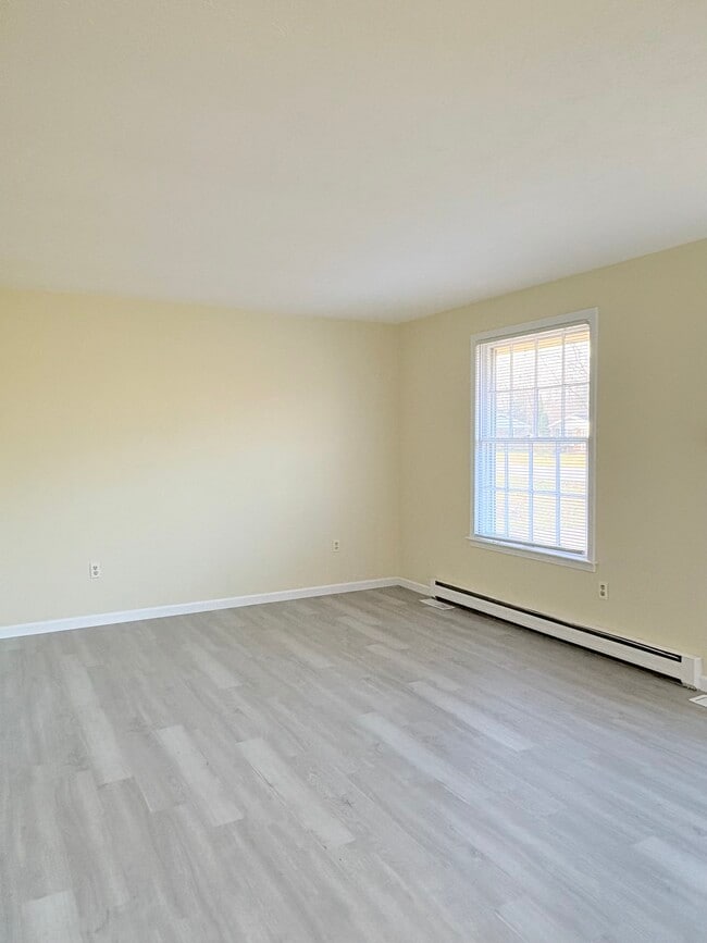 Building Photo - 1232 N Sunrise Dr