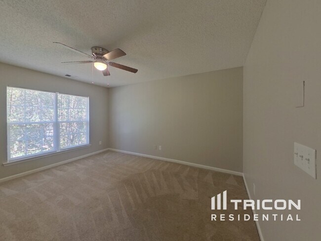 Building Photo - 5203 Holbert Cir