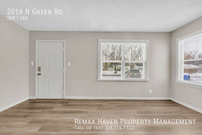 Building Photo - 2016 N Green Rd