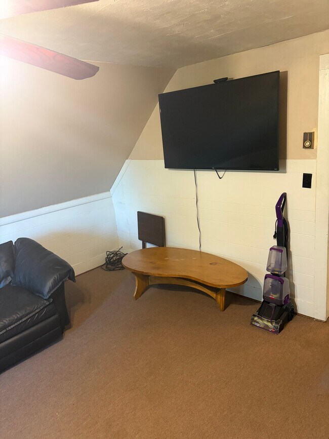 Building Photo - 636 Enders Ave