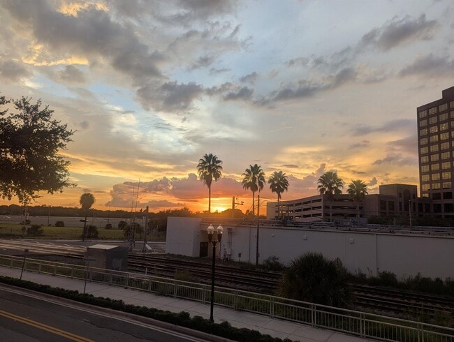 Building Photo - Modern 2BR/2BA Condo Near Ivanhoe Village – Move-In Ready!