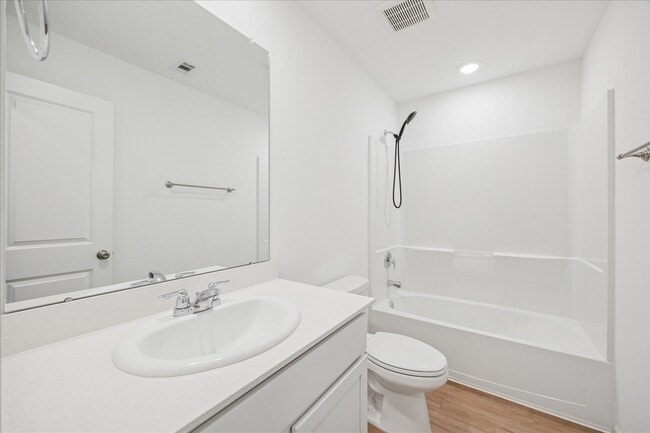 Building Photo - 329 Riverwood Village Ln