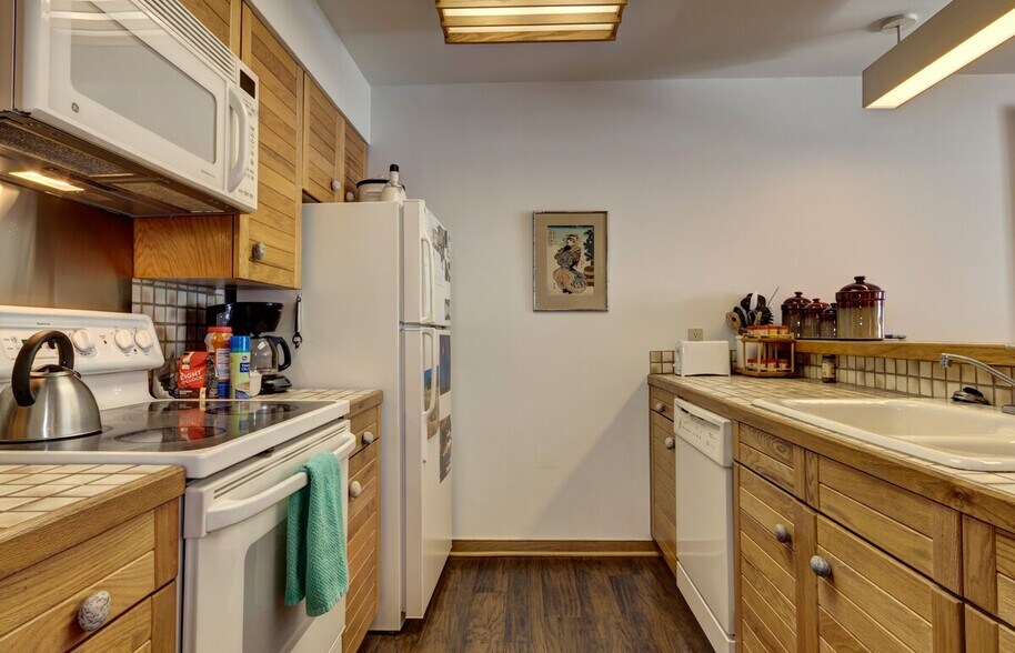 Building Photo - 22804 US Highway 6