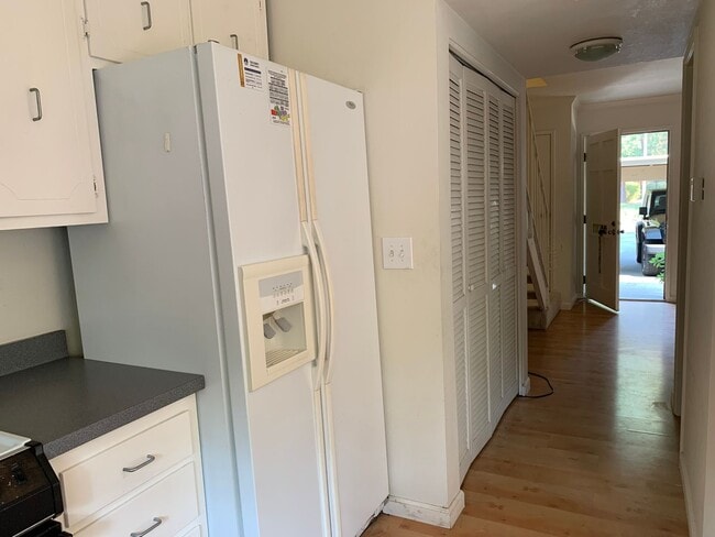 Building Photo - Adorable 3 Bed 1.5 Bath Covell Commons Condo ( fall Rental )