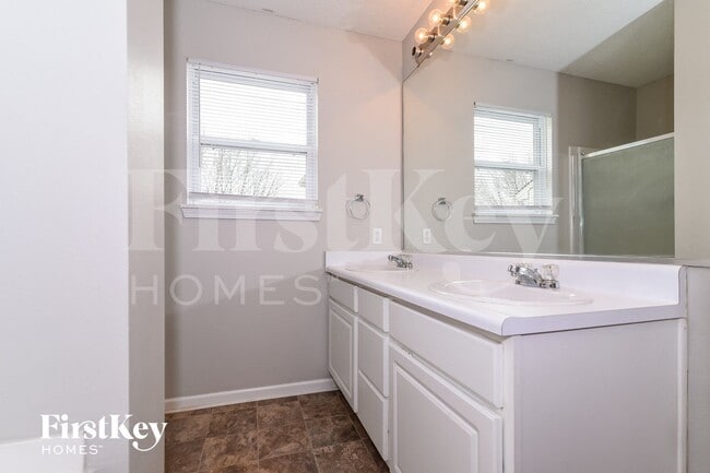 Building Photo - 7138 Parklake Pl